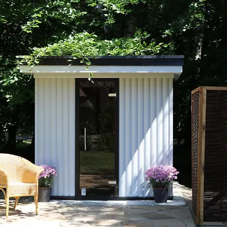3 In Thatched With Outdoor Sauna, Large Garden, Playground Prázdninový dům