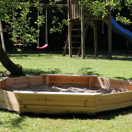 3 In Thatched With Outdoor Sauna, Large Garden, Playground Prázdninový dům Manhagen