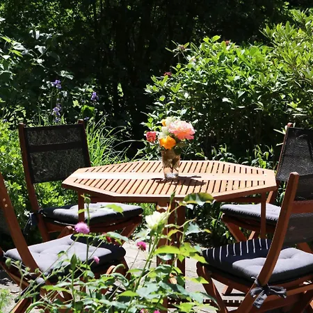 3 In Thatched With Outdoor Sauna, Large Garden, Playground Manhagen