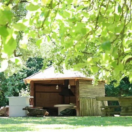 3 In Thatched With Outdoor Sauna, Large Garden, Playground