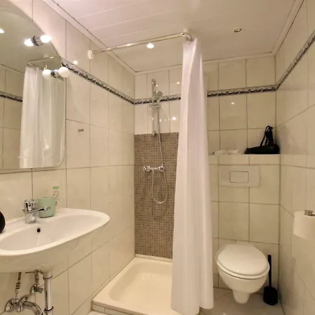 3 In Thatched With Outdoor Sauna, Large Garden, Playground Manhagen
