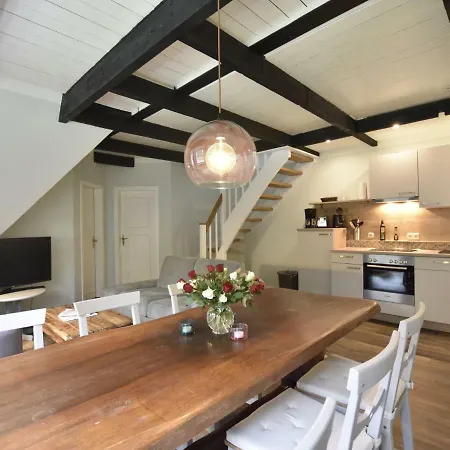 3 In Thatched With Outdoor Sauna, Large Garden, Playground * Manhagen