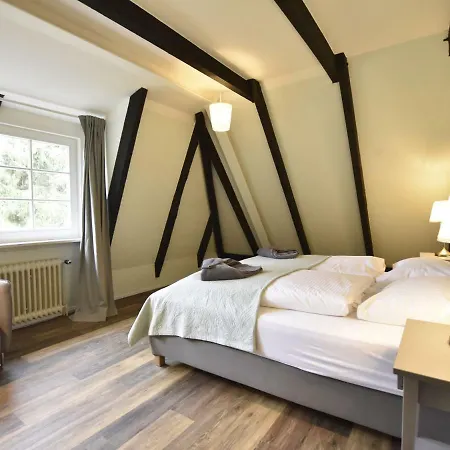 3 In Thatched With Outdoor Sauna, Large Garden, Playground * Manhagen