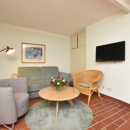 Prázdninový dům 3 In Thatched With Outdoor Sauna, Large Garden, Playground *